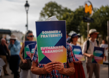France. Après des années de débats, le Parlement approuve « l&rsquo;aide à mourir »