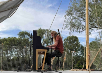 Ce vendredi à Saint-Hilaire-Saint-Florent, un concert unique de piano sur un bateau-scène !