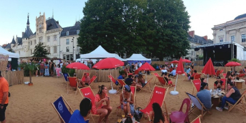 Saumur. Une plage s’installe en plein centre-ville avec le plein de concerts, spectacles et animations !