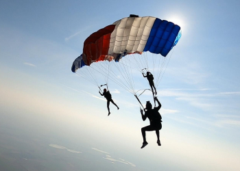 Saumur. Des parachutistes vont s&rsquo;entrainer à Terrefort pour les Championnats du Monde qui se tiendront aux USA