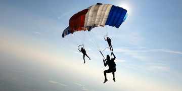 Saumur. Des parachutistes vont s&rsquo;entrainer à Terrefort pour les Championnats du Monde qui se tiendront aux USA