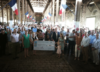 Les Écoles militaires de Saumur remettent 8 000 euros à Terre Fraternité au profit des blessés de l’armée de Terre