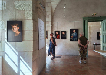 Jusqu&rsquo;au 21 novembre à Montreuil-Bellay. Exposition « Mānouches – Un voyage avec les descendants de Didi et Canette Duville »