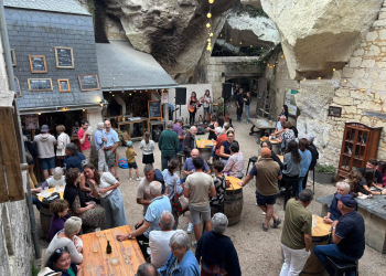 Souzay-Champigny. Fin de saison à la guinguette troglodyte