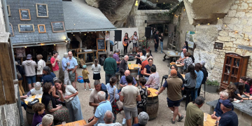 Souzay-Champigny. Fin de saison à la guinguette troglodyte