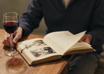 4 octobre au Puy-Notre-Dame. Des rencontres littéraires et viticole au salon « Un Livre un Verre »