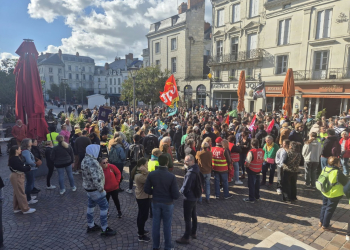 Saumur. En images : 400 personnes ont manifesté dans le calme ce samedi