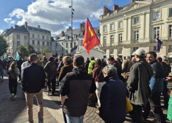 Saumur. En images : 400 personnes ont manifesté dans le calme ce samedi